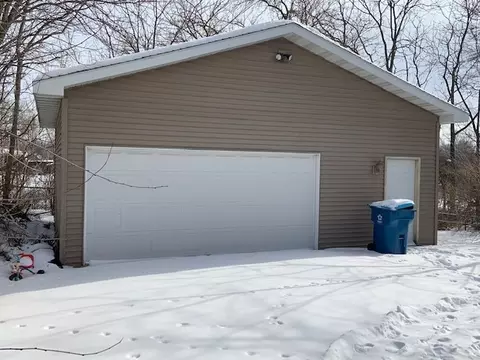 1027 Plain St, Peru, IL 61354 photo 2