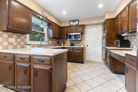 1635 Robin Ln, Glenview, IL 60025 photo 4