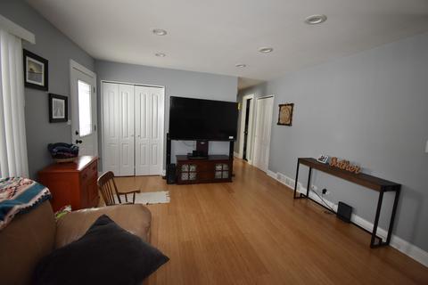 1048 Clark Ln, Des Plaines, IL 60016 photo 3