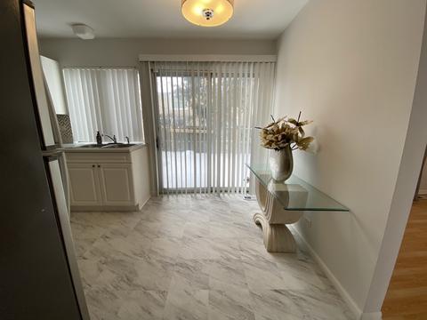 2210 Clifton Pl, Hoffman Estates, IL 60169 photo 8