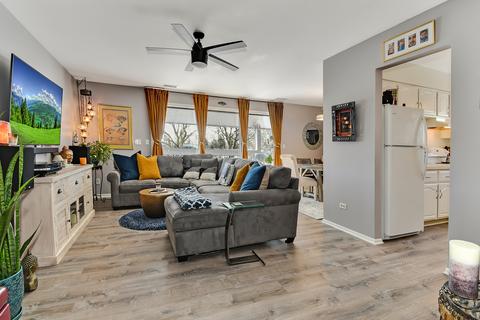 255 Windsor Ln #D, Willowbrook, IL 60527 photo 2