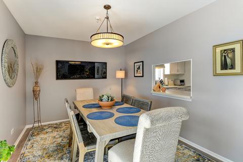 255 Windsor Ln #D, Willowbrook, IL 60527 photo 5