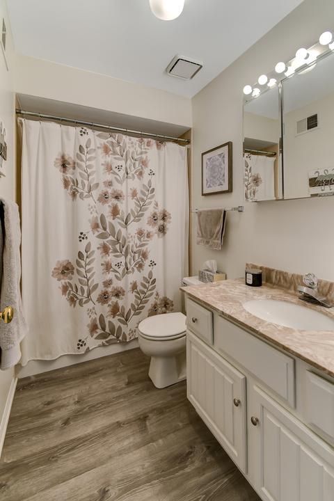 255 Windsor Ln #D, Willowbrook, IL 60527 photo 12