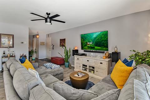 255 Windsor Ln #D, Willowbrook, IL 60527 photo 4