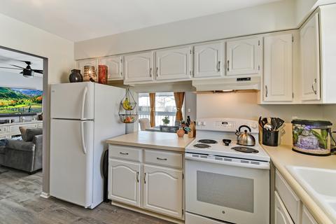 255 Windsor Ln #D, Willowbrook, IL 60527 photo 7
