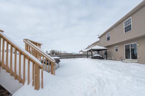 640 Maplewood Dr, Minooka, IL 60447 photo 2