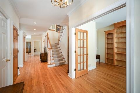 810 Pinegrove Ct, Wheaton, IL 60187 photo 4