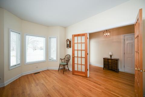810 Pinegrove Ct, Wheaton, IL 60187 photo 5