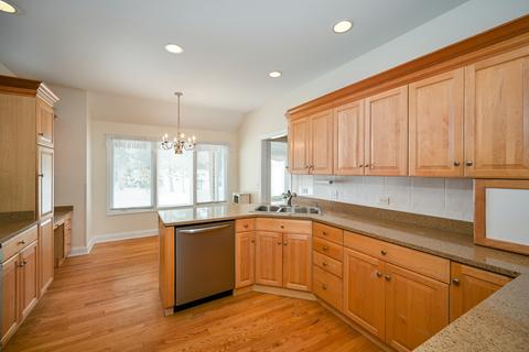 810 Pinegrove Ct, Wheaton, IL 60187 photo 6
