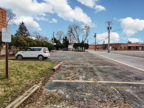 600 E Golf Rd, Des Plaines, IL 60016 photo 1