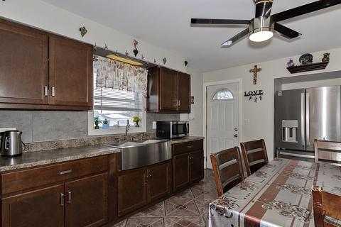 725 Bent St, Elgin, IL 60120 photo 15