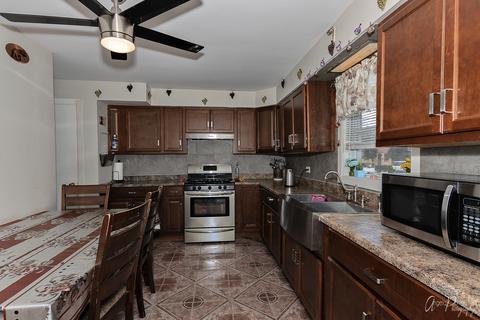 725 Bent St, Elgin, IL 60120 photo 14