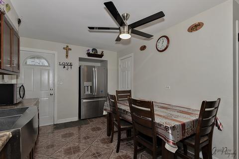 725 Bent St, Elgin, IL 60120 photo 17
