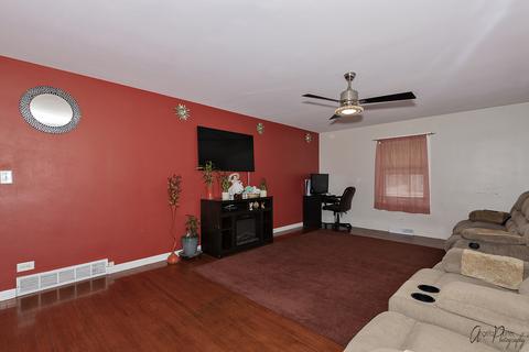 725 Bent St, Elgin, IL 60120 photo 4