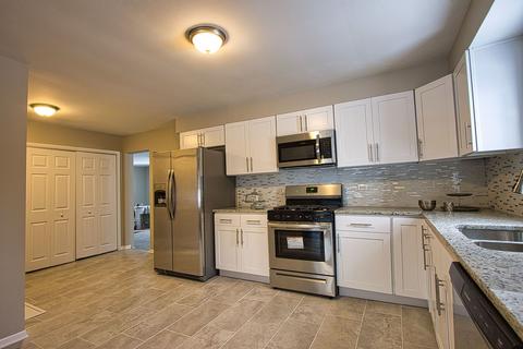 7806 W 82nd Pl, Bridgeview, IL 60455 photo 4