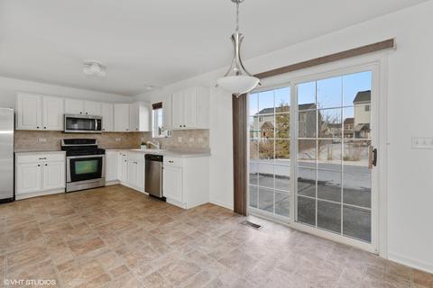 39903 Waterloo Dr, Beach Park, IL 60083 photo 3