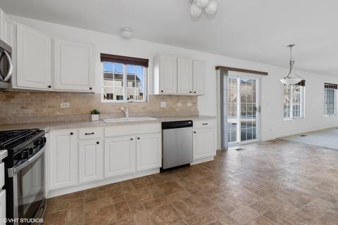 39903 Waterloo Dr, Beach Park, IL 60083 photo 4