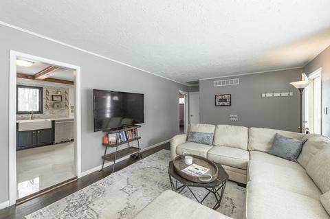 147 Iris Rd, Darien, IL 60561 photo 3