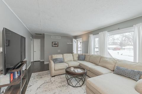 147 Iris Rd, Darien, IL 60561 photo 2
