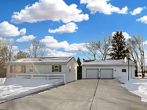 2009 Kenneth Dr, Freeport, IL 61032 photo 1