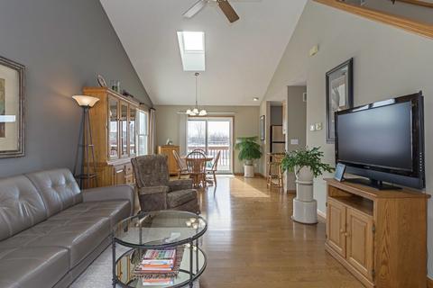 1208 Beacon Hill Ct, Normal, IL 61761 photo 4