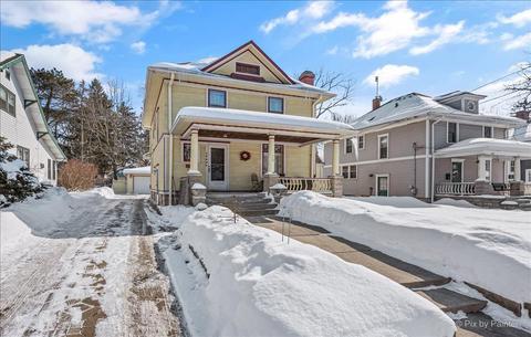 1049 Prospect Blvd, Elgin, IL 60120 photo 1