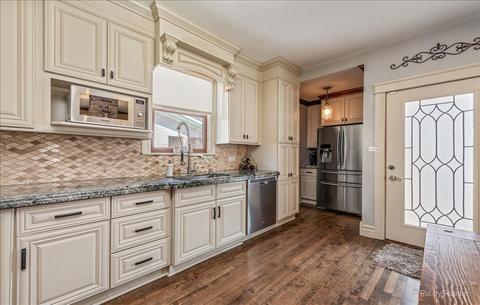 1049 Prospect Blvd, Elgin, IL 60120 photo 12
