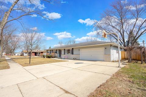 204 Illini Dr, Minooka, IL 60447 photo 2