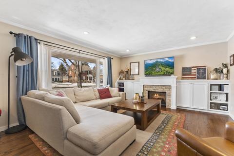 523 S Summit St, Wheaton, IL 60187 photo 3