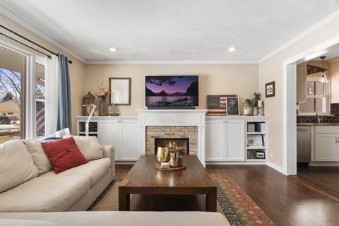 523 S Summit St, Wheaton, IL 60187 photo 2
