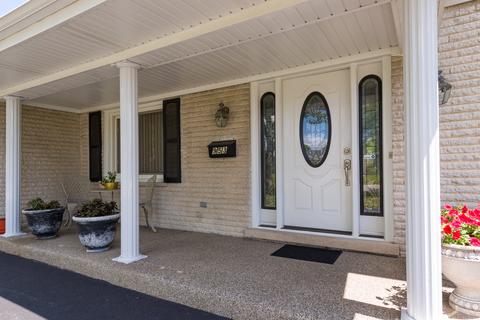 953 Willson Dr, Des Plaines, IL 60016 photo 4
