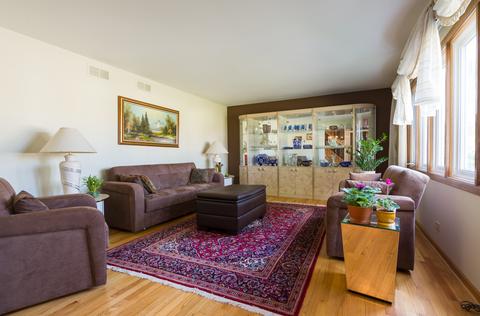 953 Willson Dr, Des Plaines, IL 60016 photo 8