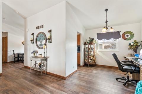 303 Persimmon Ct, Aurora, IL 60504 photo 5