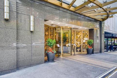 111 E Chestnut St #2100A, Chicago, IL 60611 photo 1