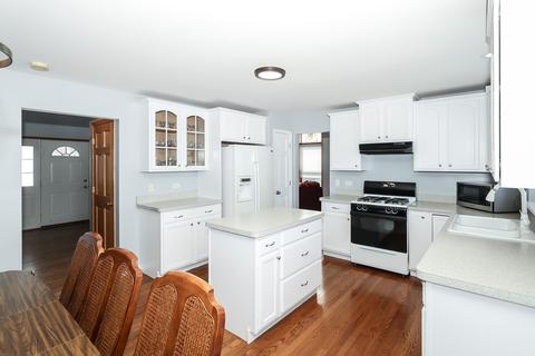 210 Weston Ct, Bartlett, IL 60103 photo 9