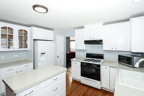 210 Weston Ct, Bartlett, IL 60103 photo 8