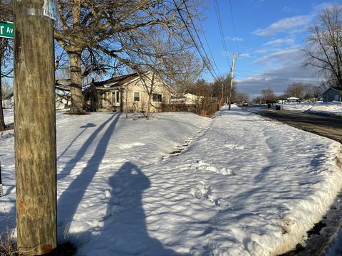 617 Kirk Ave, Elgin, IL 60120 photo 2
