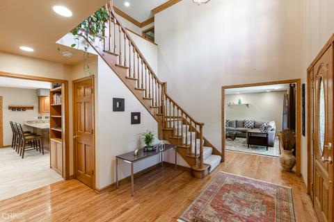 6529 Bentley Ave, Willowbrook, IL 60527 photo 3