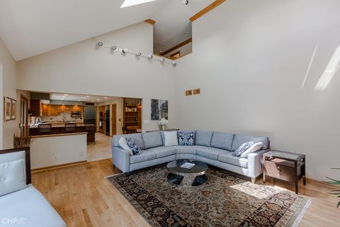 6529 Bentley Ave, Willowbrook, IL 60527 photo 8