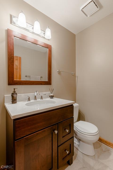 6529 Bentley Ave, Willowbrook, IL 60527 photo 17