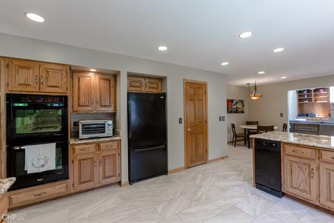 6529 Bentley Ave, Willowbrook, IL 60527 photo 13