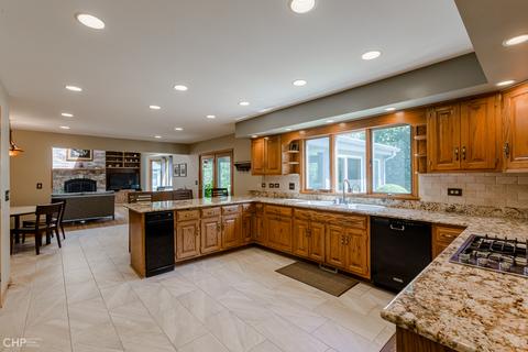 6529 Bentley Ave, Willowbrook, IL 60527 photo 12