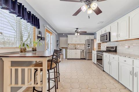 1805 Ashley Rd, Hoffman Estates, IL 60169 photo 14
