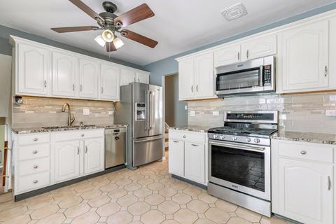 1805 Ashley Rd, Hoffman Estates, IL 60169 photo 13