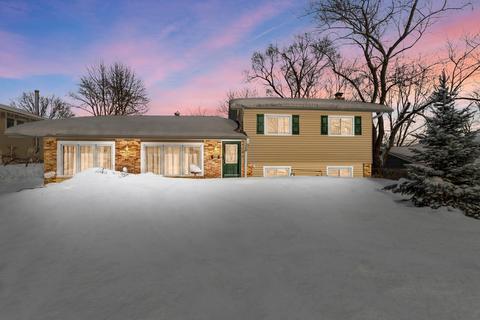 1805 Ashley Rd, Hoffman Estates, IL 60169 photo 2