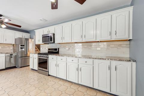 1805 Ashley Rd, Hoffman Estates, IL 60169 photo 11