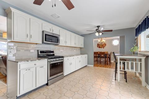 1805 Ashley Rd, Hoffman Estates, IL 60169 photo 12