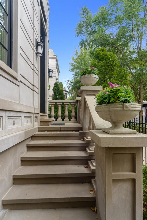 2002 N Mohawk St, Chicago, IL 60614 photo 3