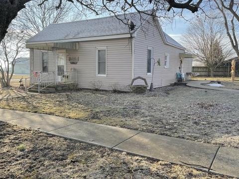 202 E 3rd St, Hume, IL 61932 photo 1