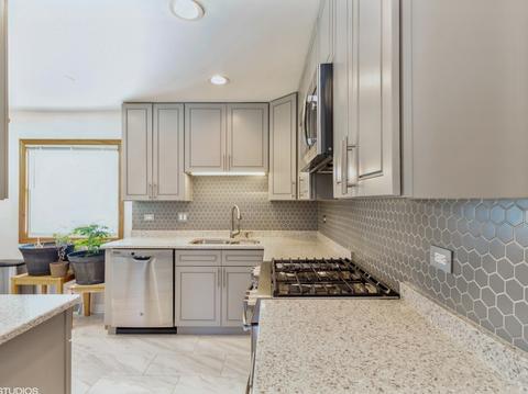 810 Concord Ln, Hoffman Estates, IL 60192 photo 5